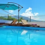 别墅 Throne Kambia With Heated Pool