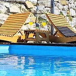 别墅 Throne Kambia With Heated Pool *