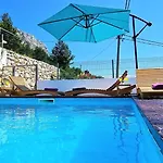 Throne Kambia With Heated Pool 别墅