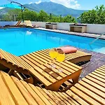 Throne Kambia With Heated Pool 别墅 *
