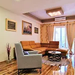 别墅 Throne Kambia With Heated Pool 克利斯