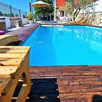 Throne Kambia With Heated Pool 克利斯