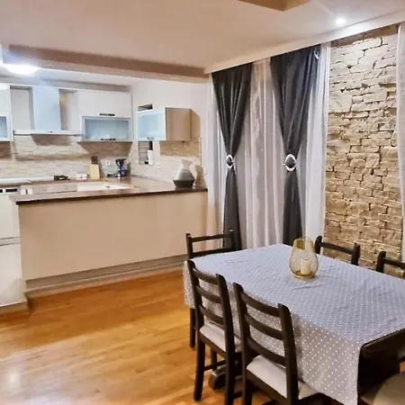 Throne Kambia With Heated Pool فيلة