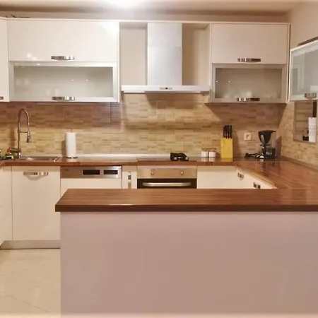 וילה Throne Kambia With Heated Pool Klis