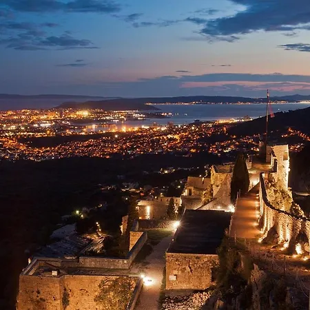 فيلة Throne Kambia With Heated Pool Klis