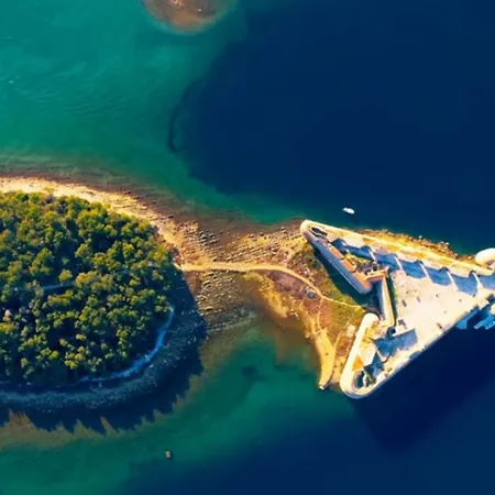 Throne Kambia With Heated Pool فيلة