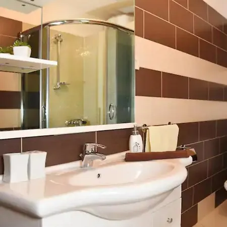 וילה Throne Kambia With Heated Pool Klis