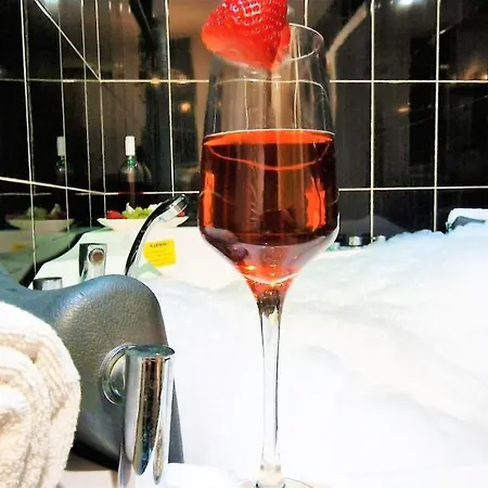 فيلة Throne Kambia With Heated Pool