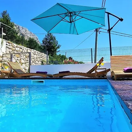 Throne Kambia With Heated Pool فيلة