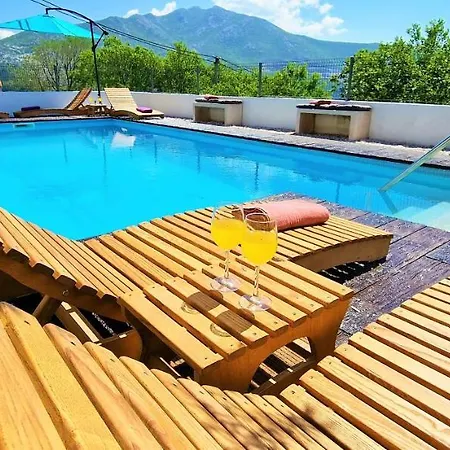 Throne Kambia With Heated Pool فيلة *