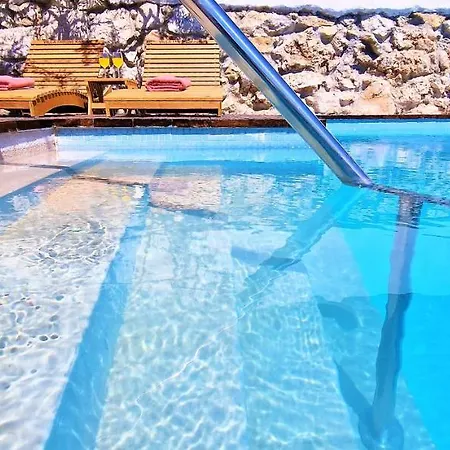 Throne Kambia With Heated Pool فيلة *