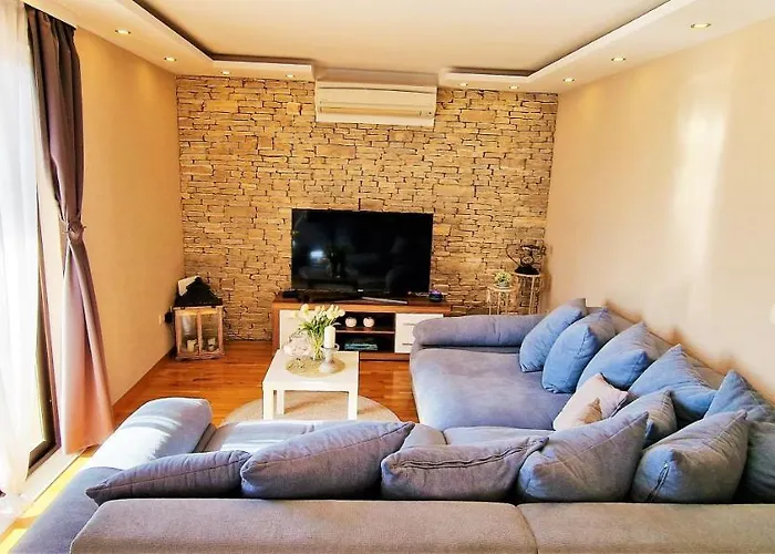 Willa Throne Kambia With Heated Pool Klis