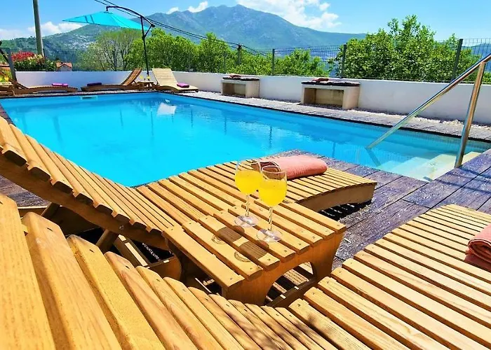 Throne Kambia With Heated Pool Willa *