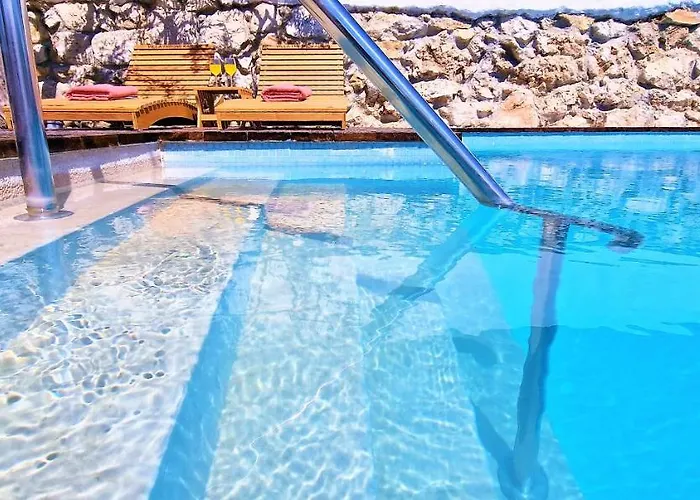 Throne Kambia With Heated Pool Villa *